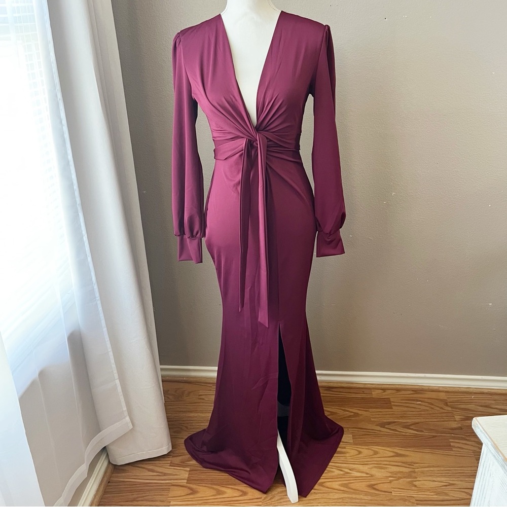 Formal knot Plunge Long Sleeve slit Gown size small